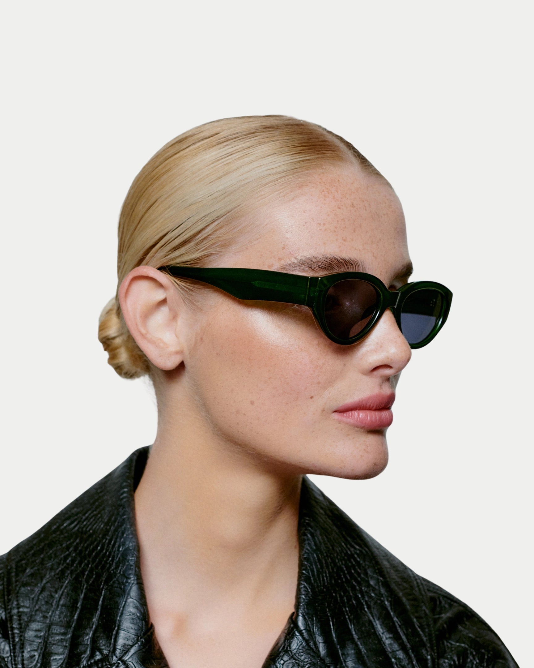 Winnie Dark Green Transparent