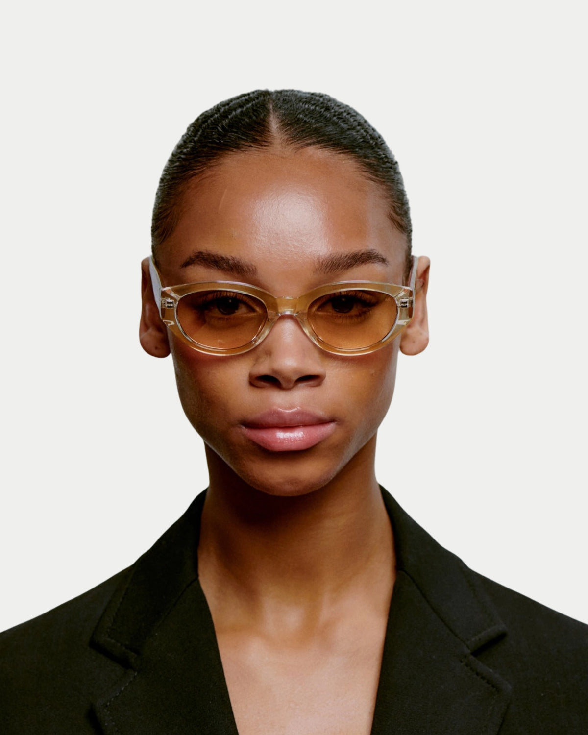 A. Kjærbede Winnie Ecru Transparent — zonnebril is voor mensen die hun persoonlijke stijl Zonnebril | Stuen Store Tilburg