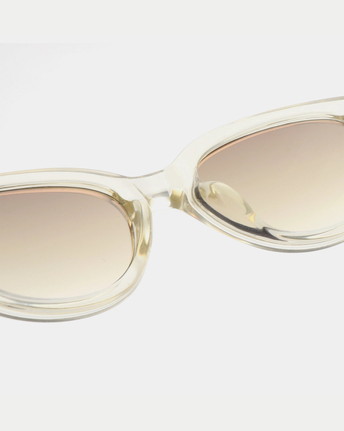 A. Kjærbede Winnie Ecru Transparent — zonnebril is voor mensen die hun persoonlijke stijl Zonnebril | Stuen Store Tilburg