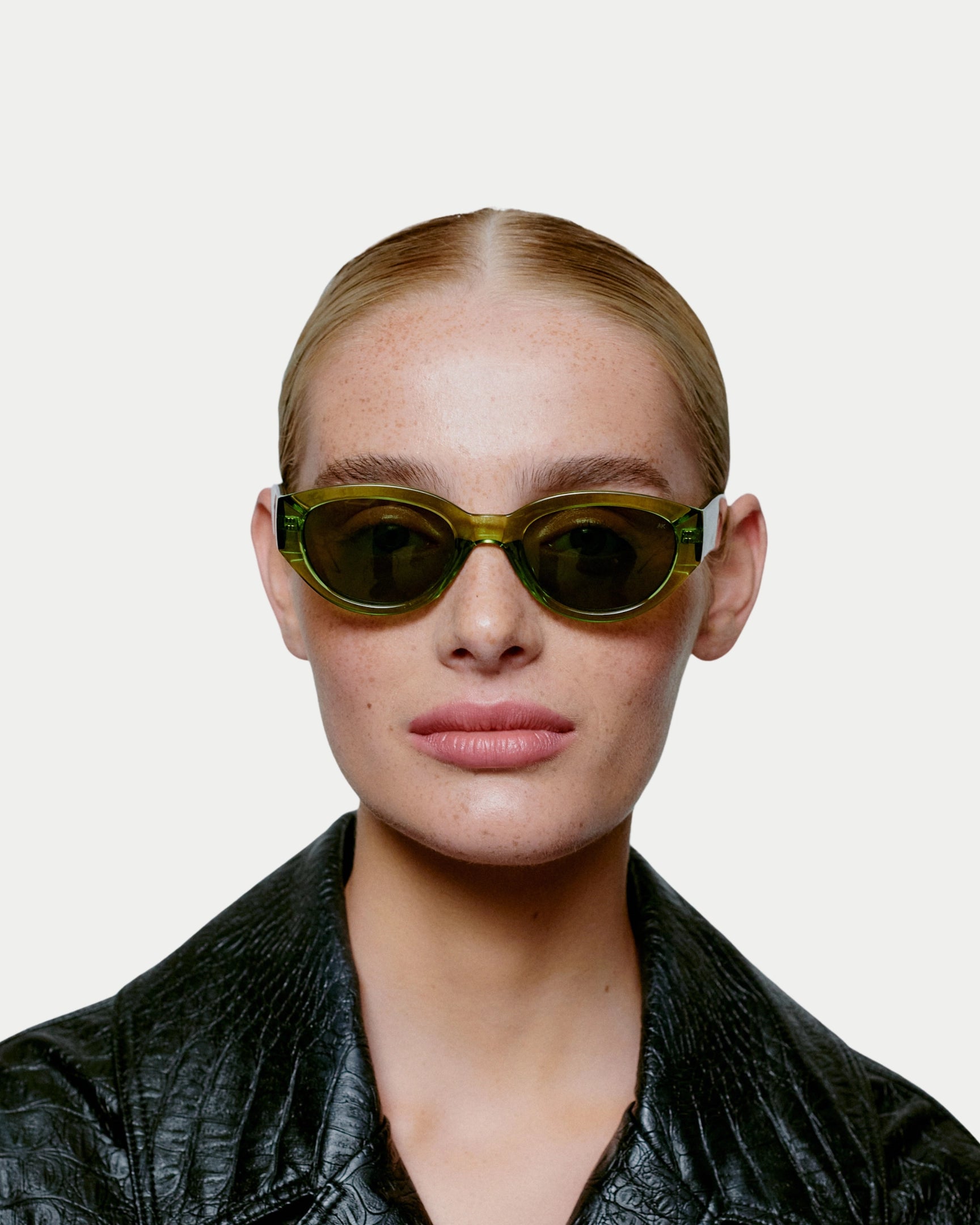 Winnie Light Olive Transparent