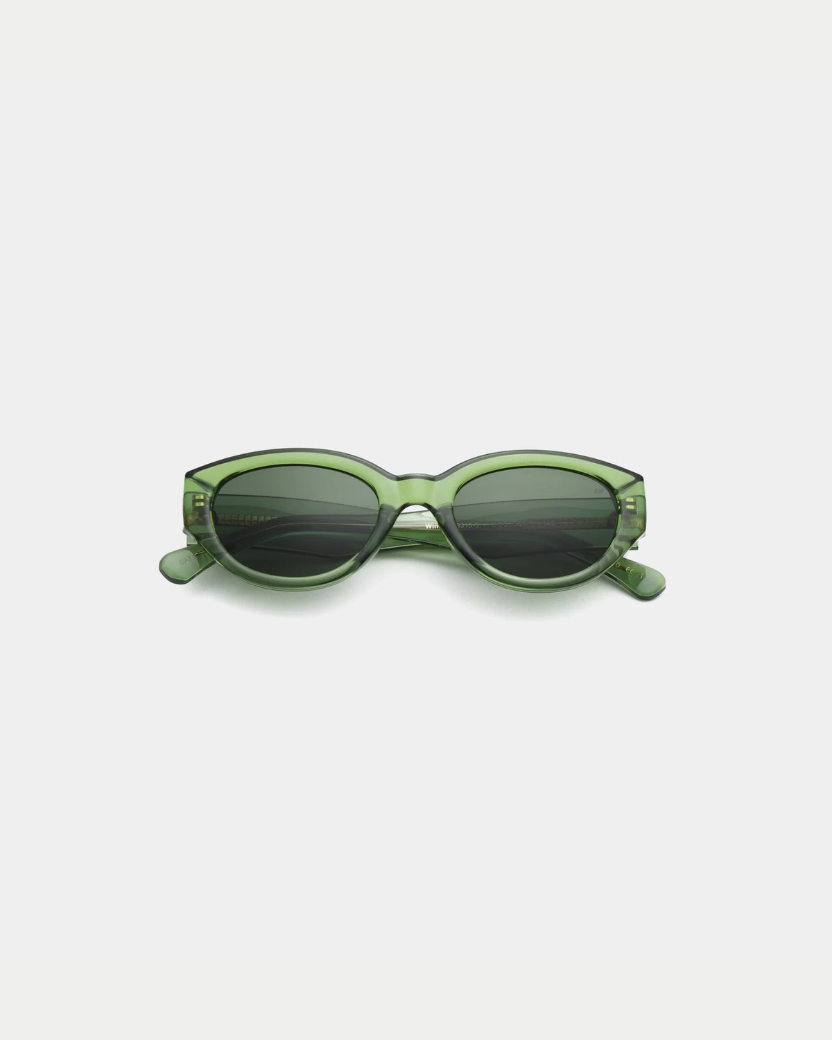 A. Kjærbede Winnie Light Olive Transparent Junior, Groene zonnebril | Stuen Store Tilburg