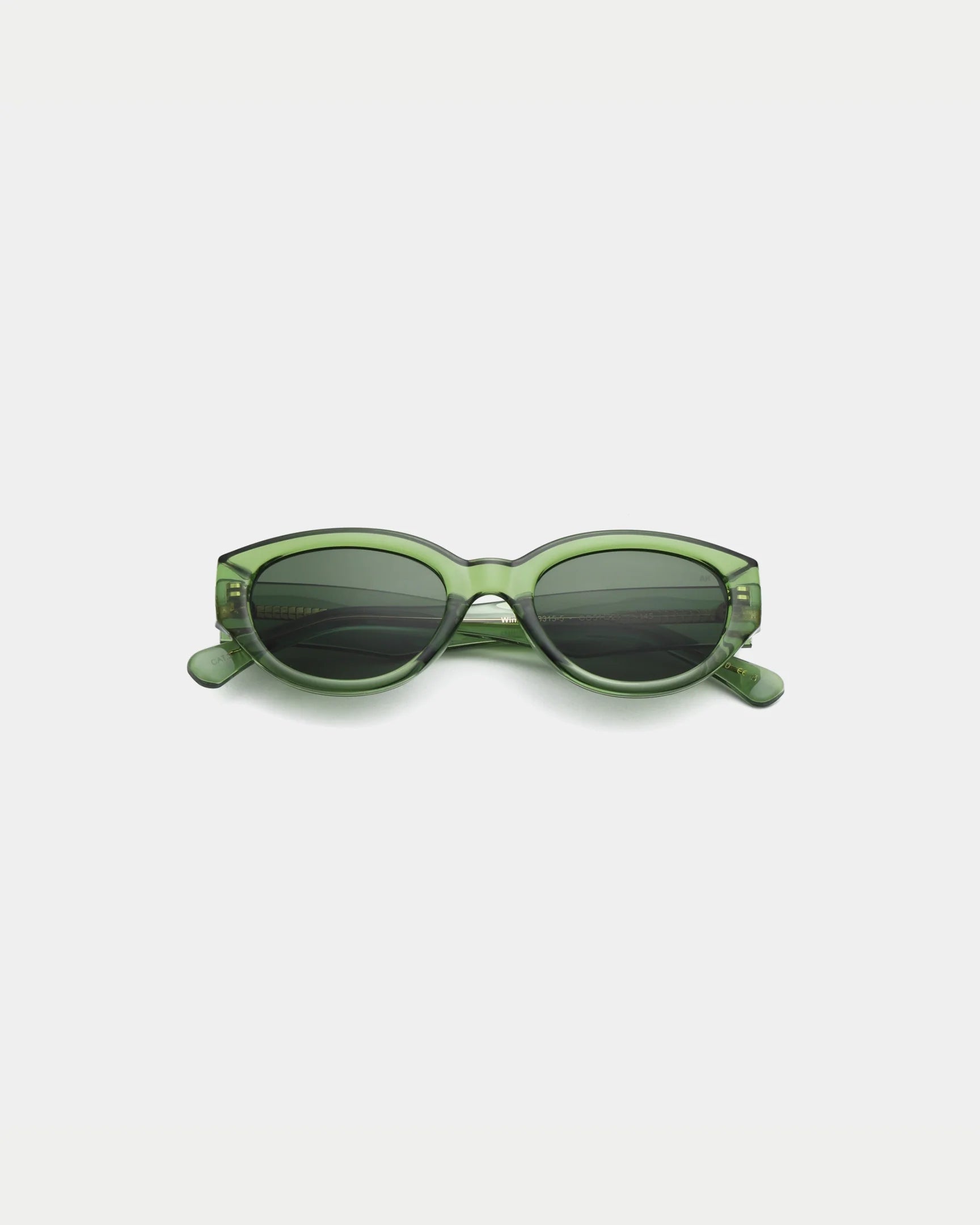 A. Kjærbede Winnie Light Olive Transpar — zonnebril is voor mensen die hun persoonlijke stijl Zonnebril | Stuen Store Tilburg