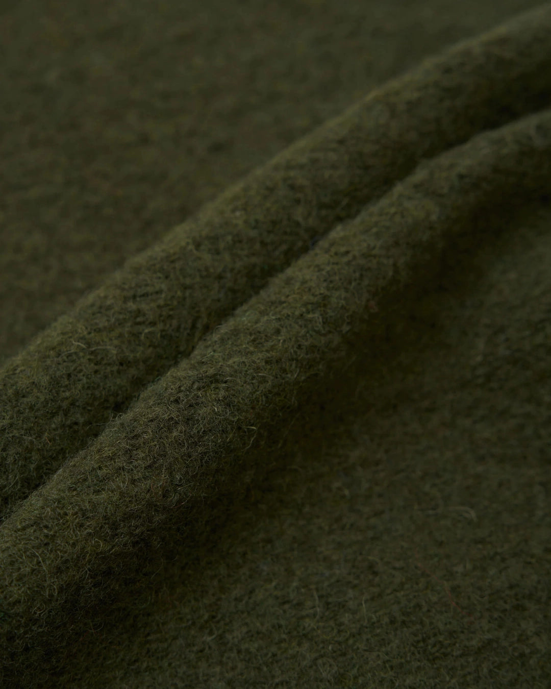 Universal Works Wool Fleece Zip Bomber Olive, Groene jas | Stuen Store Tilburg