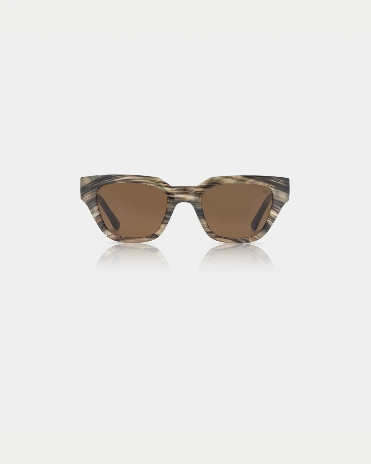 A. Kjærbede Kaws Striped Horn — is geïnspireerd op Scandinavisch minimalisme en tijdloosheid Zonnebril | Stuen Store Tilburg